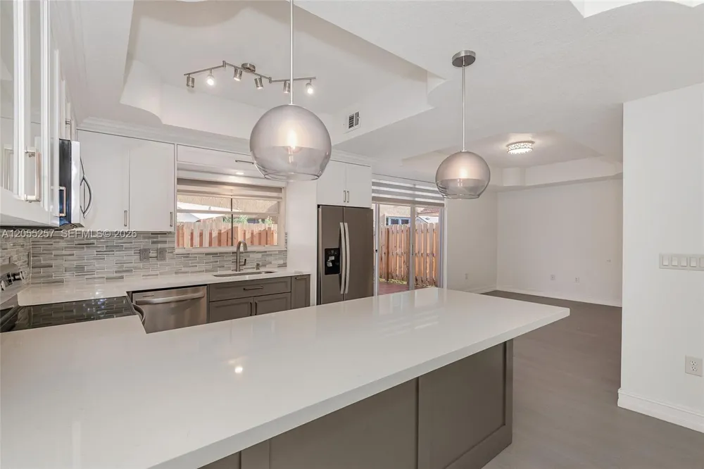 8423 S NW 138th Terrace #2802 Miami Lakes, FL 33016
