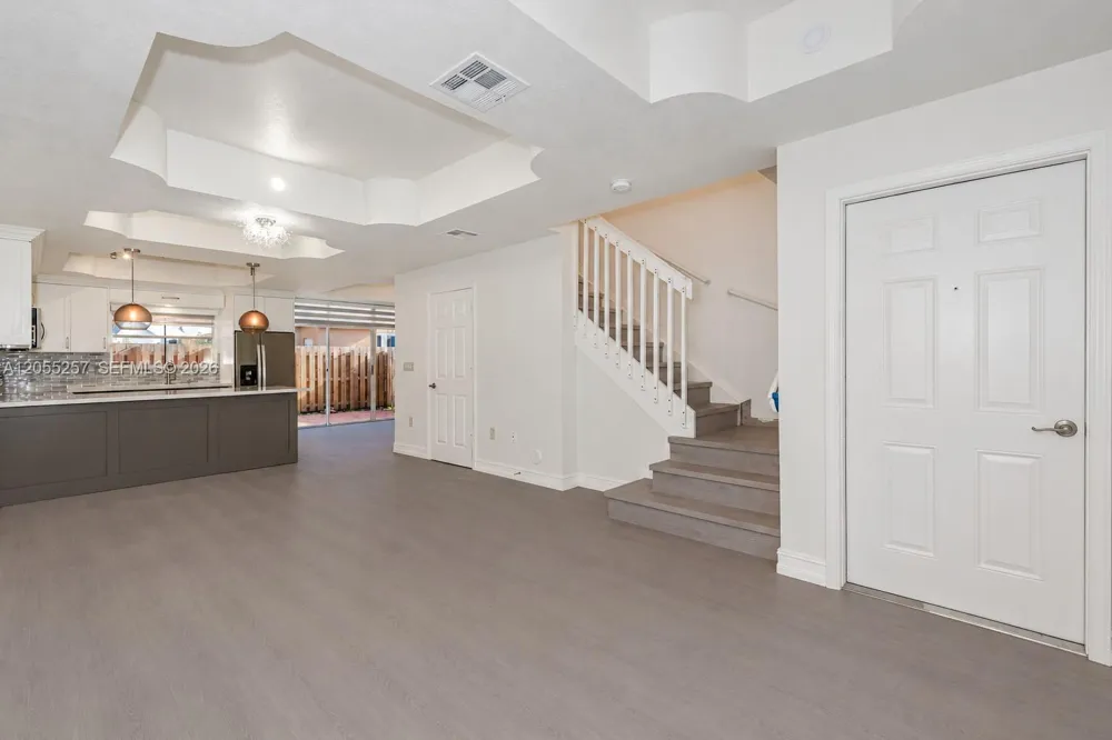 8423 S NW 138th Terrace #2802 Miami Lakes, FL 33016