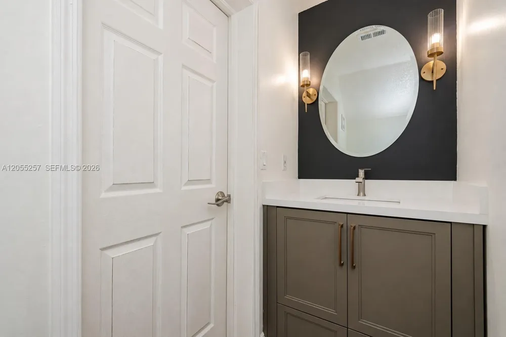 8423 S NW 138th Terrace #2802 Miami Lakes, FL 33016