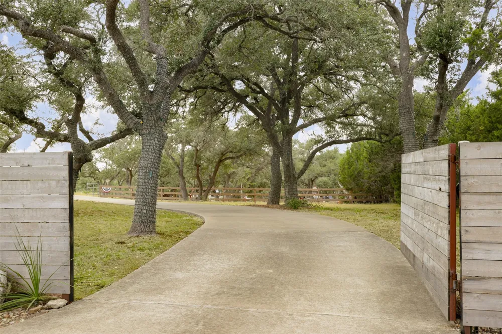 8075 Mount Sharp Road Wimberley, TX 78676