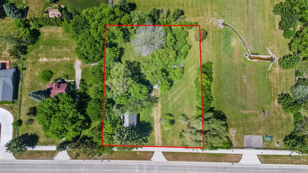 42021 Dequindre Road Troy City, MI 48085