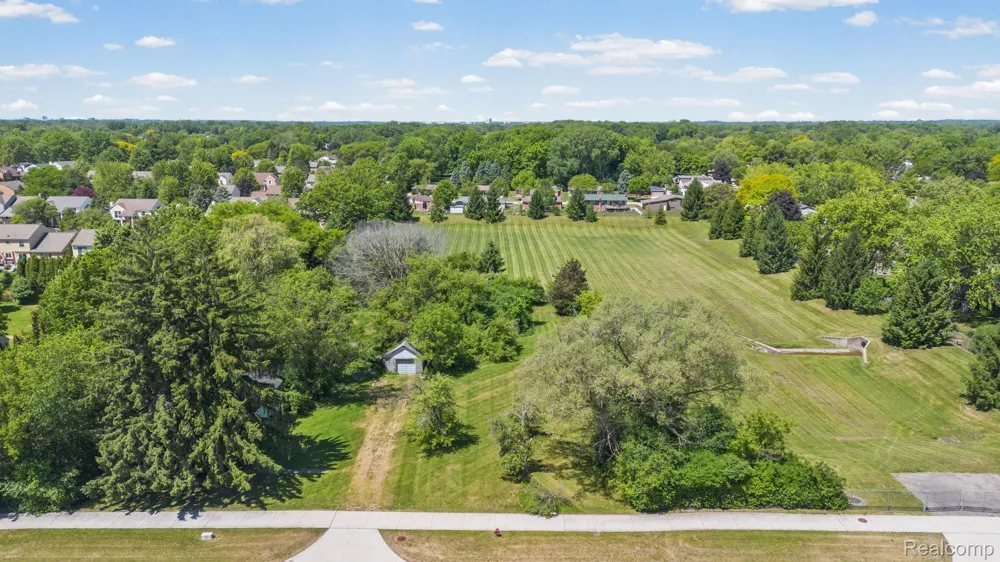 42021 Dequindre Road Troy City, MI 48085