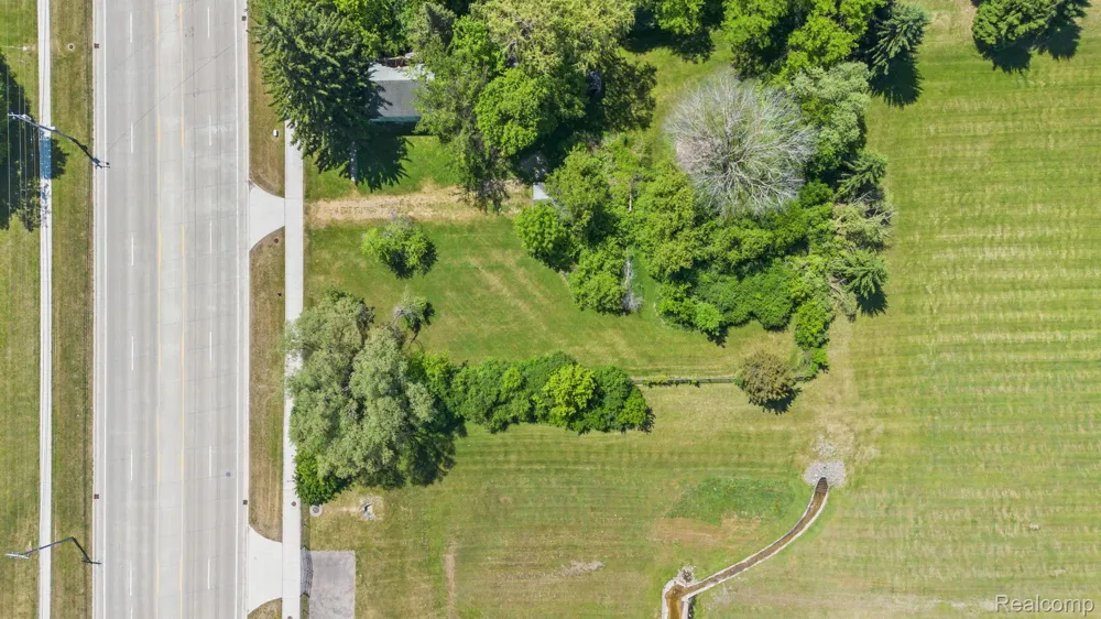 42021 Dequindre Road Troy City, MI 48085