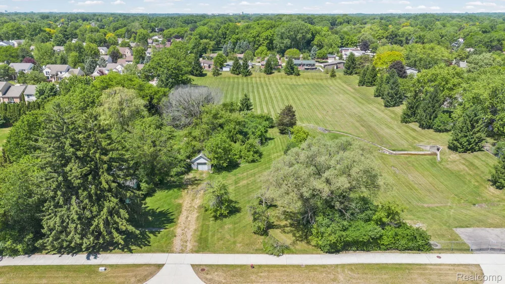 42021 Dequindre Road Troy City, MI 48085