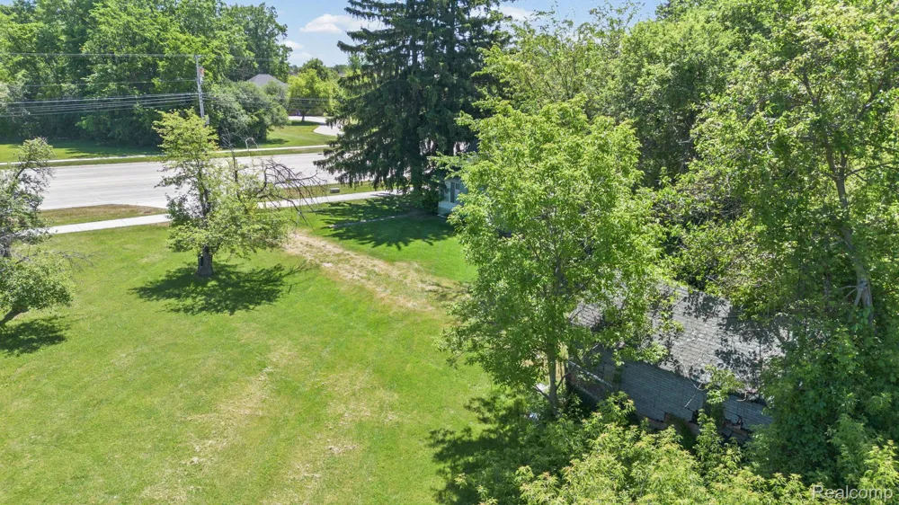 42021 Dequindre Road Troy City, MI 48085