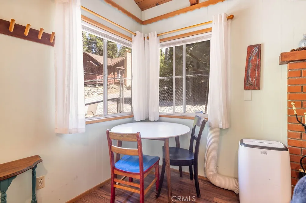 2383 Secret Running Springs, CA 92382