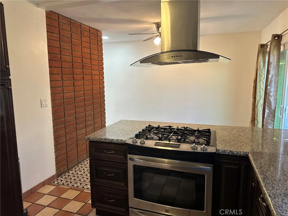 11111 S Osage Inglewood, CA 90304