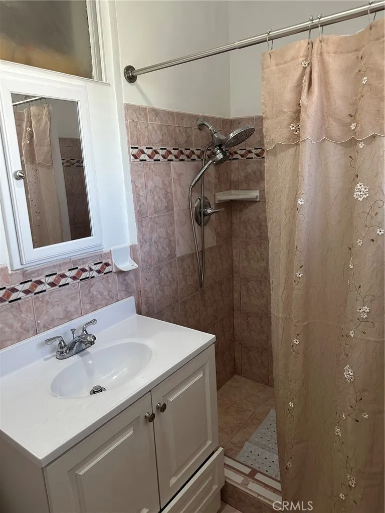 11111 S Osage Inglewood, CA 90304