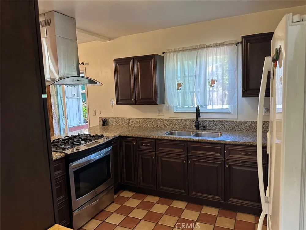 11111 S Osage Inglewood, CA 90304