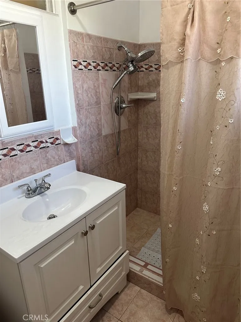 11111 S Osage Inglewood, CA 90304