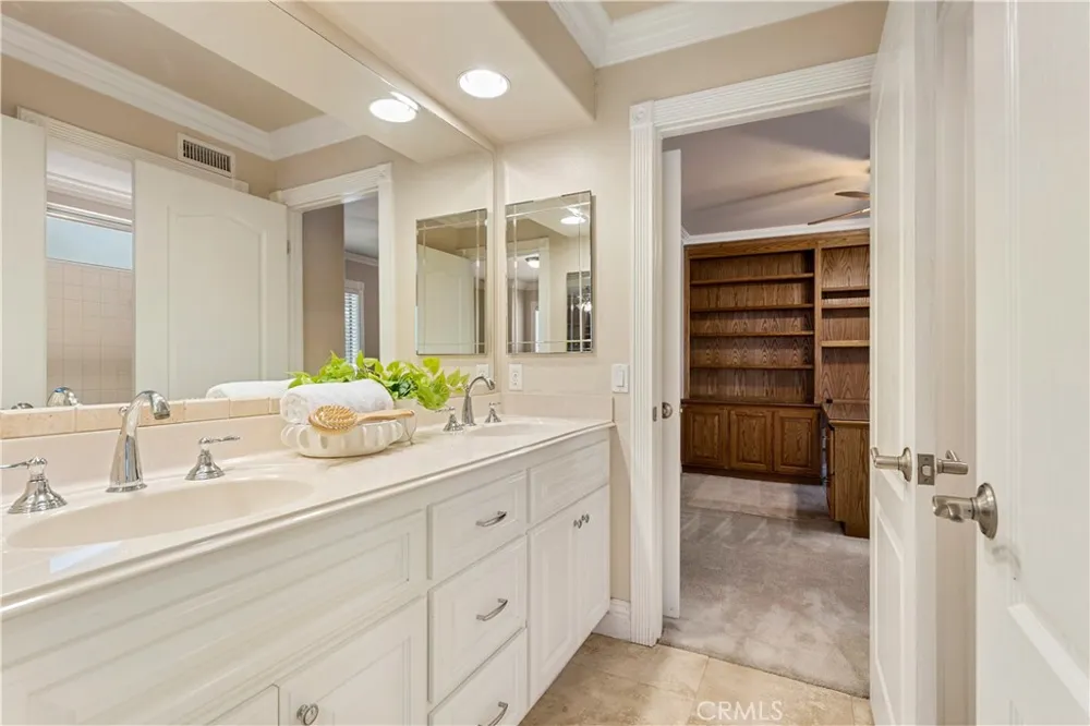 970 S Barton Court Anaheim Hills, CA 92808