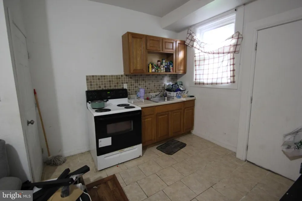 1452 ITHAN STREET Philadelphia, PA 19131