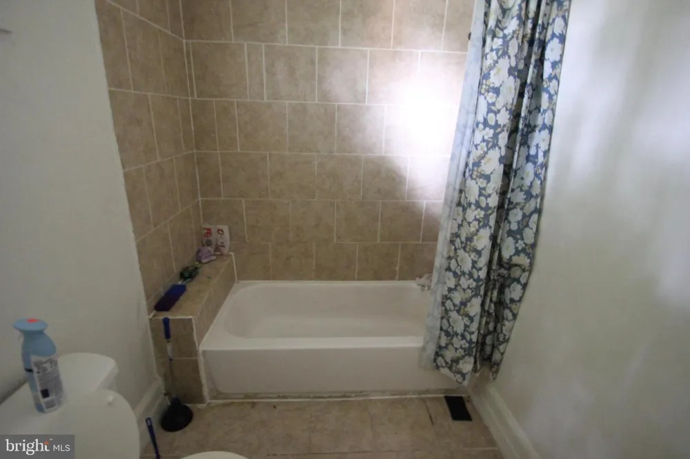 1452 ITHAN STREET Philadelphia, PA 19131
