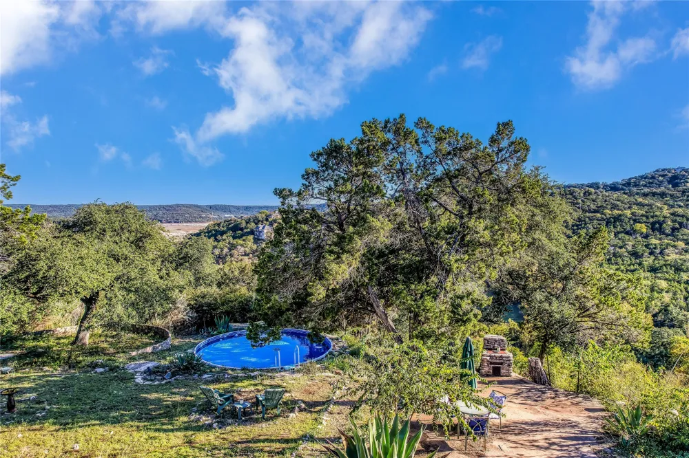 18201 Gregg Bluff Road Jonestown, TX 78645
