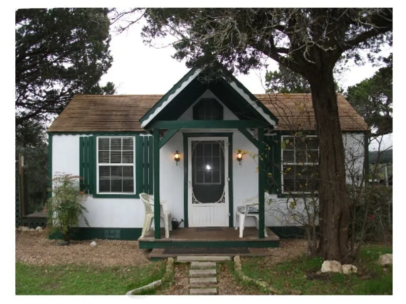 18201 Gregg Bluff Road Jonestown, TX 78645