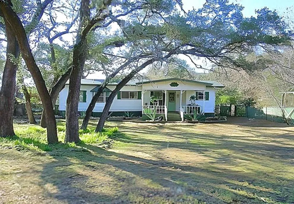 18201 Gregg Bluff Road Jonestown, TX 78645
