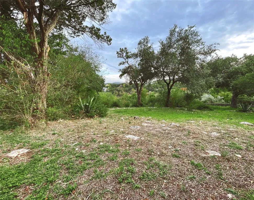 18201 Gregg Bluff Road Jonestown, TX 78645