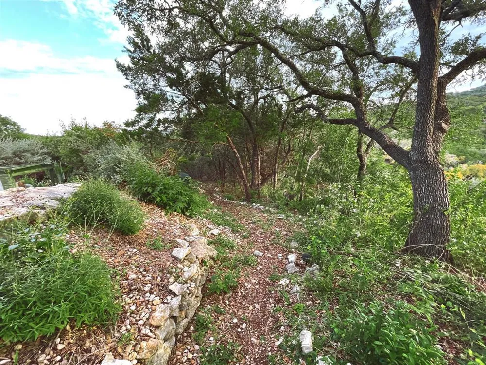 18201 Gregg Bluff Road Jonestown, TX 78645