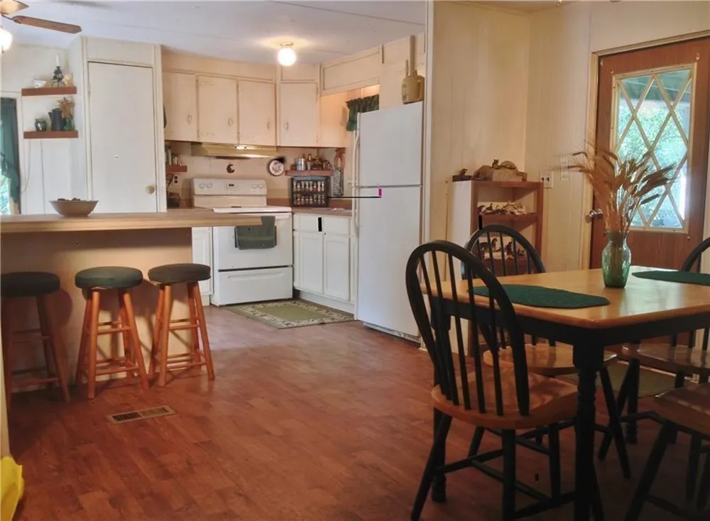 18201 Gregg Bluff Road Jonestown, TX 78645