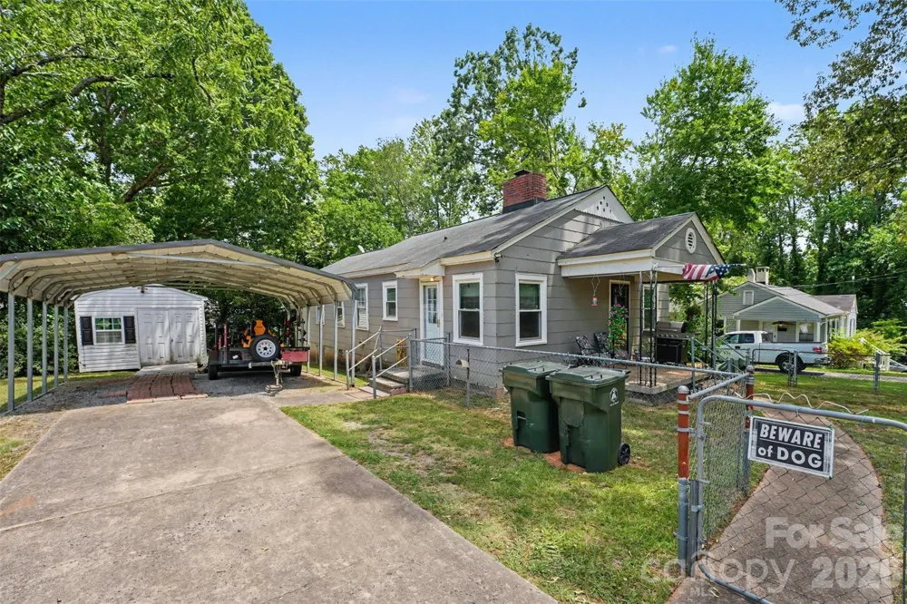 109 S Pine Street Lowell, NC 28098