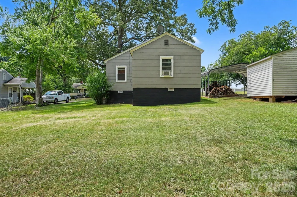 109 S Pine Street Lowell, NC 28098