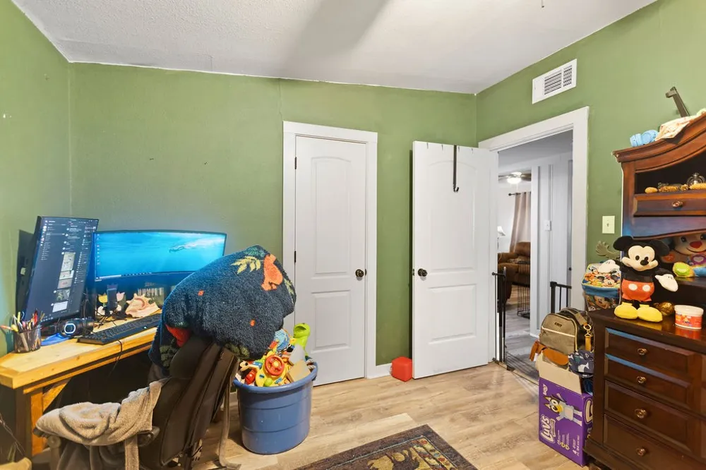 801 Oak Street Bonham, TX 75418