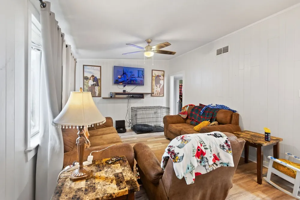 801 Oak Street Bonham, TX 75418