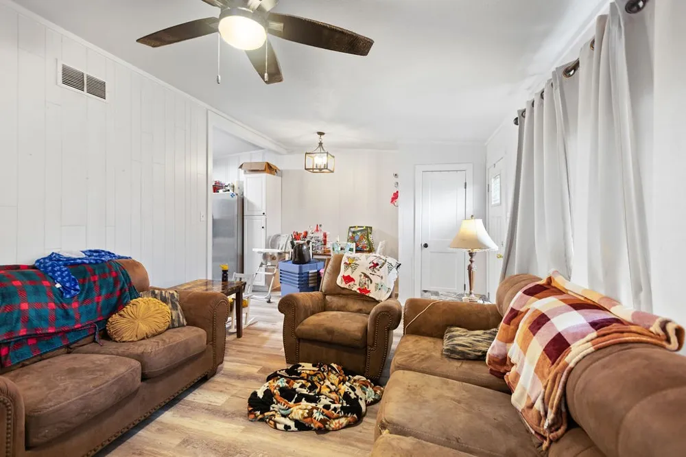 801 Oak Street Bonham, TX 75418