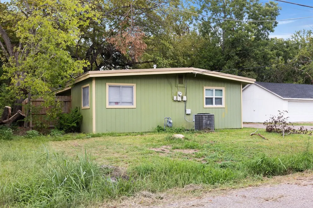 801 Oak Street Bonham, TX 75418