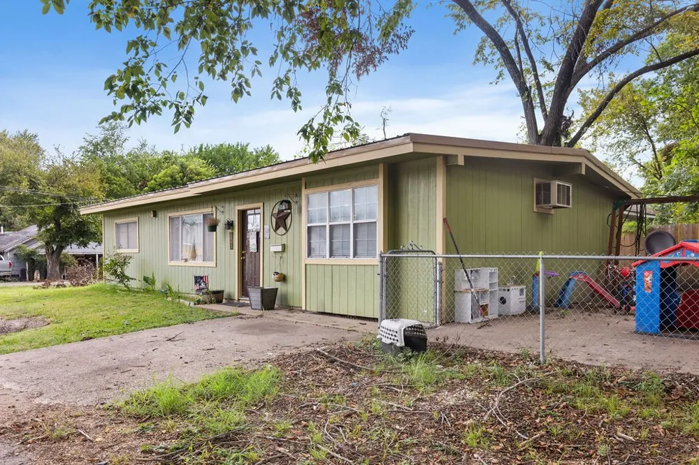 801 Oak Street Bonham, TX 75418