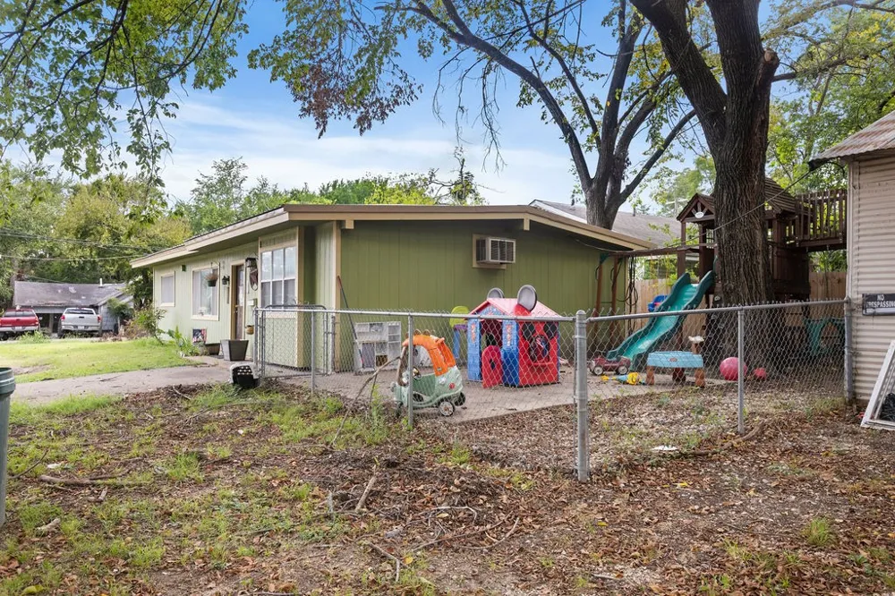 801 Oak Street Bonham, TX 75418