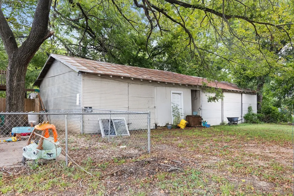 801 Oak Street Bonham, TX 75418
