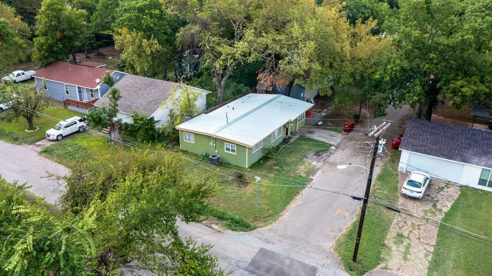 801 Oak Street Bonham, TX 75418
