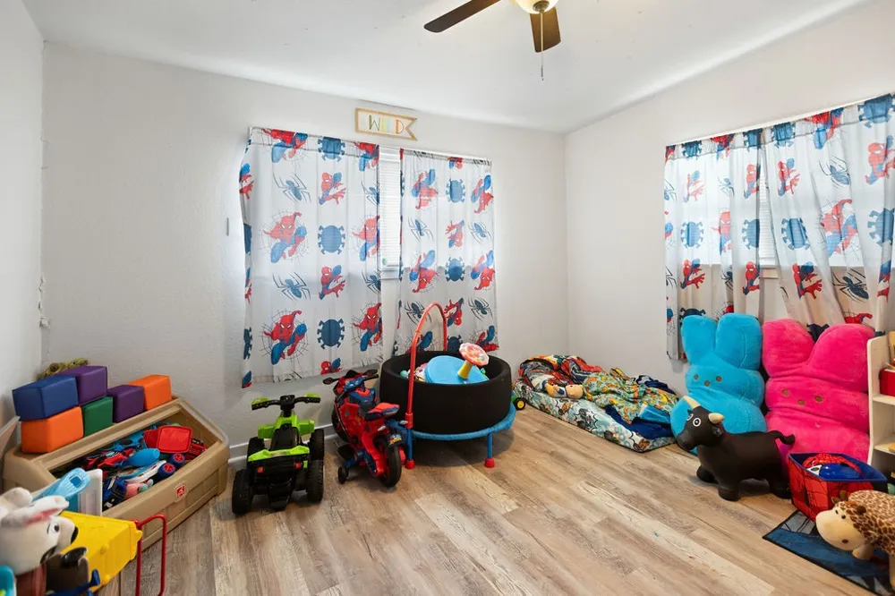 801 Oak Street Bonham, TX 75418