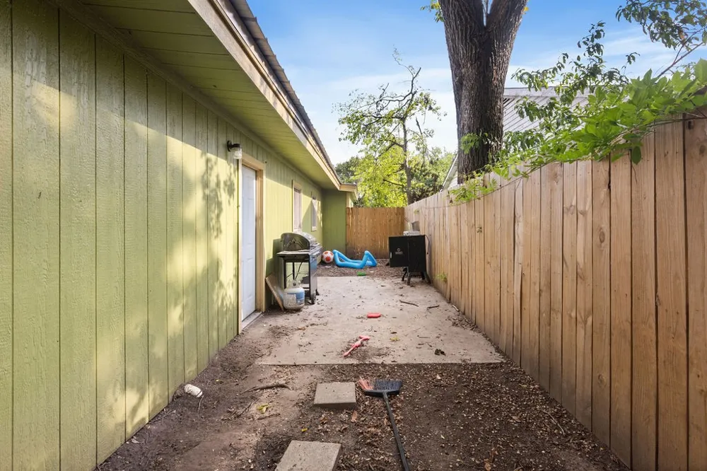801 Oak Street Bonham, TX 75418