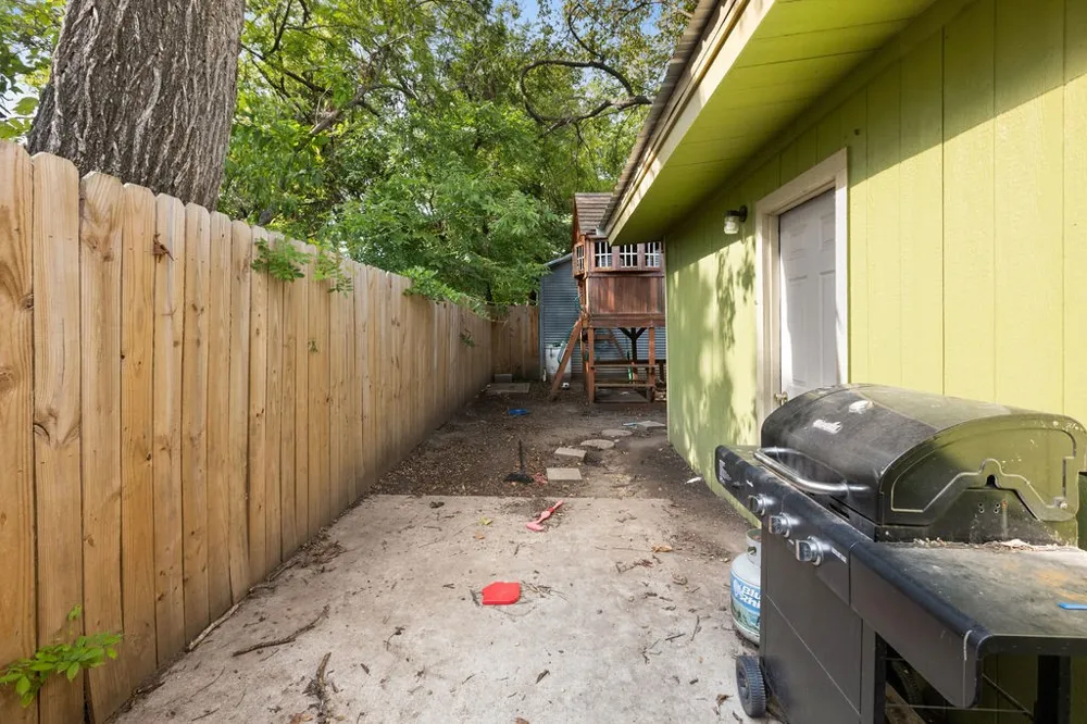 801 Oak Street Bonham, TX 75418