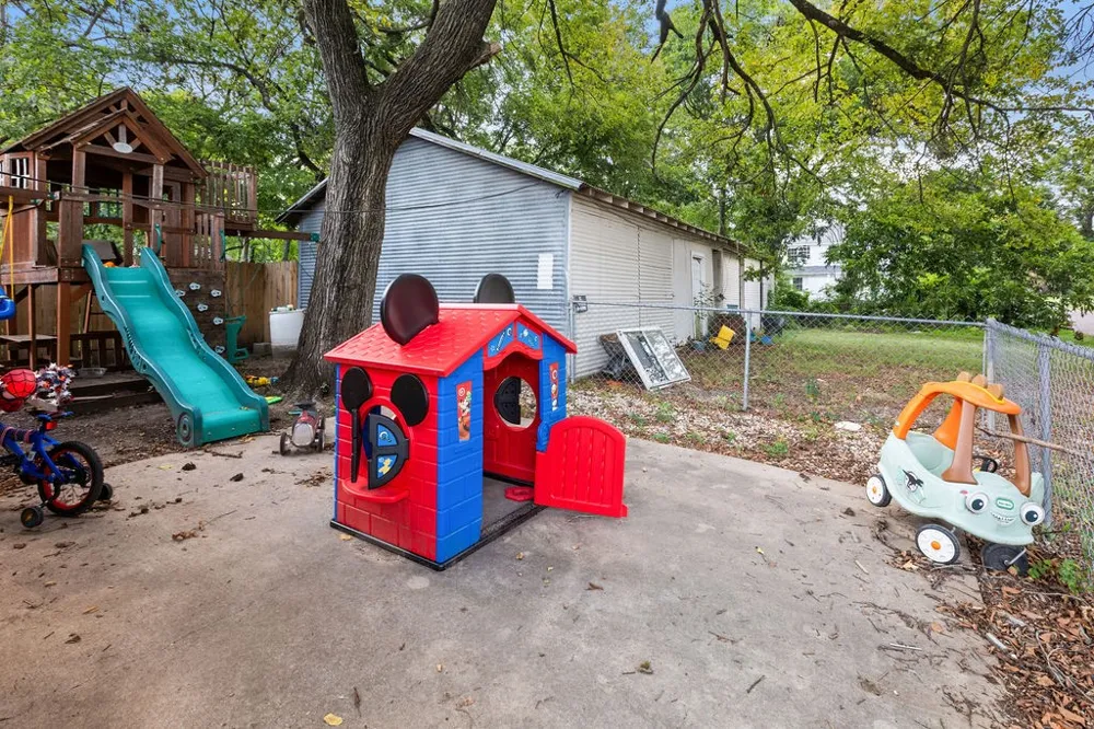 801 Oak Street Bonham, TX 75418
