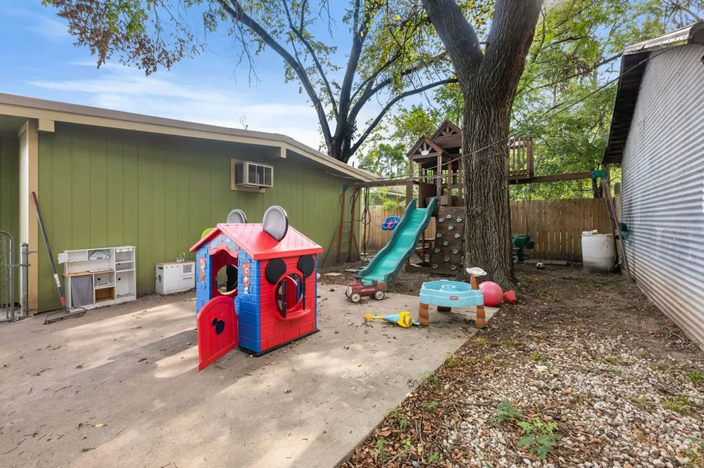 801 Oak Street Bonham, TX 75418