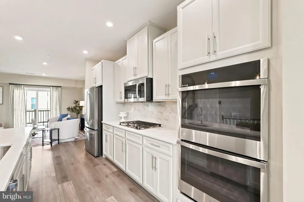 24274 THURSO SQUARE Dulles, VA 20166