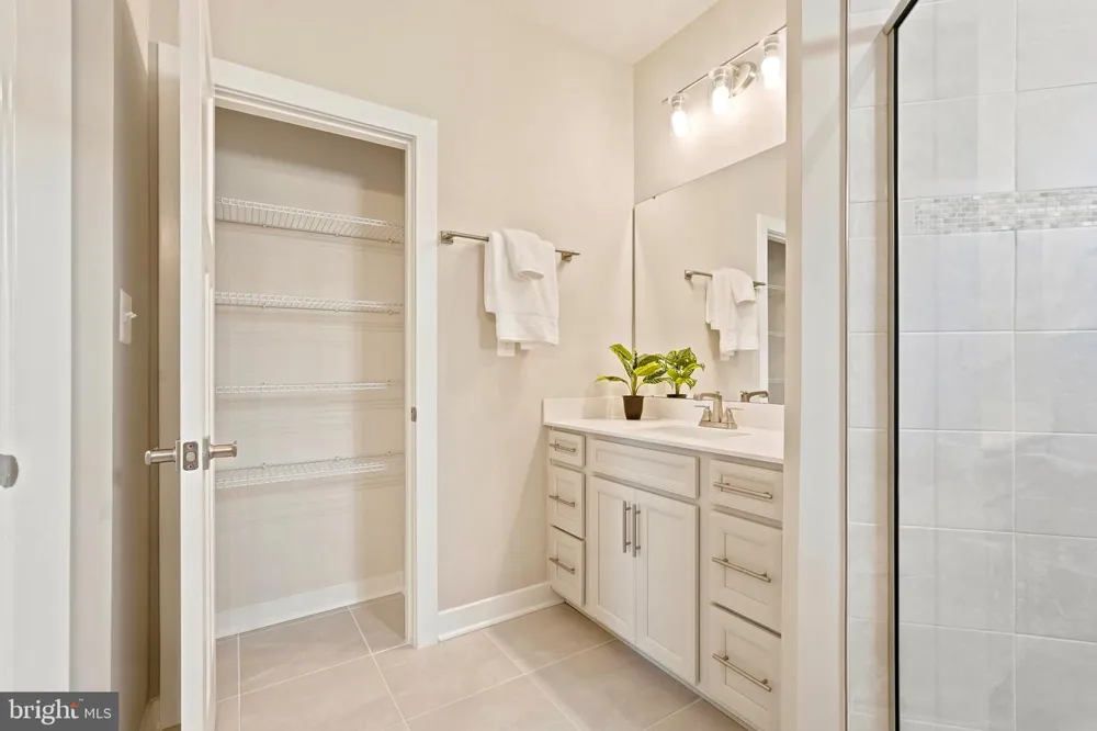 24274 THURSO SQUARE Dulles, VA 20166