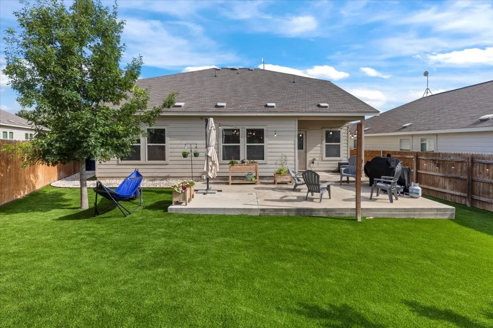 104 Cressida Cove Jarrell, TX 76537