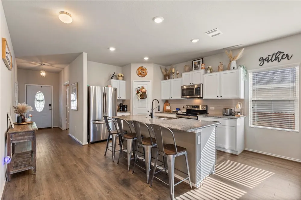 104 Cressida Cove Jarrell, TX 76537