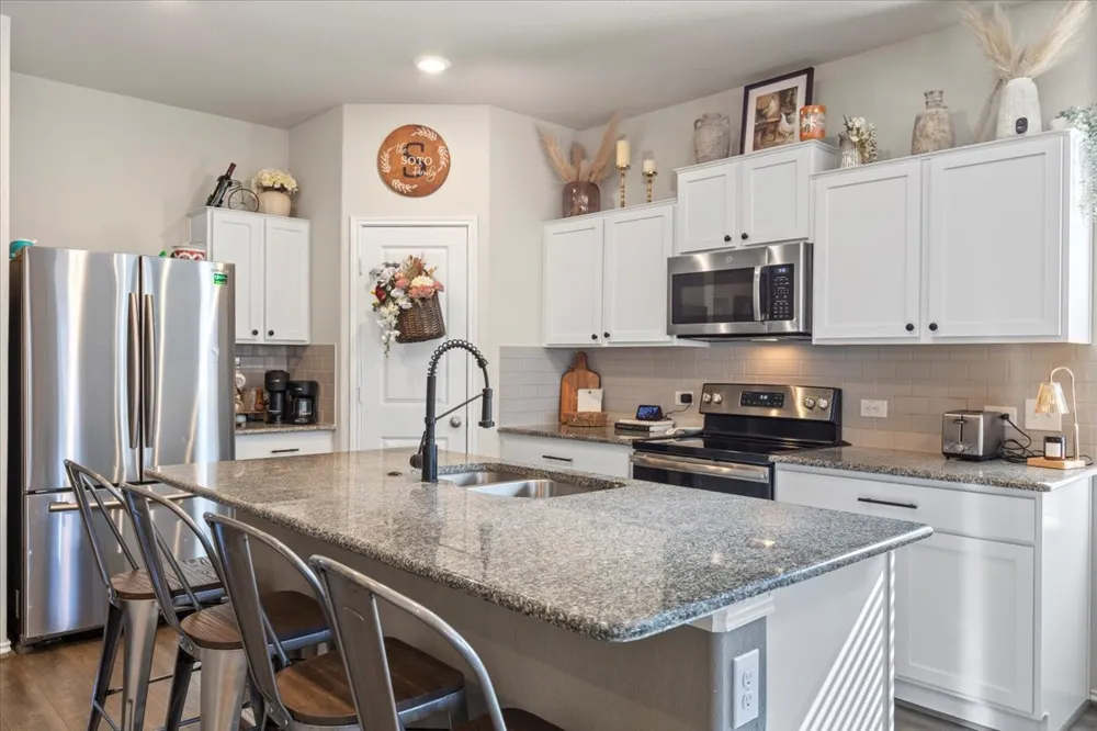 104 Cressida Cove Jarrell, TX 76537
