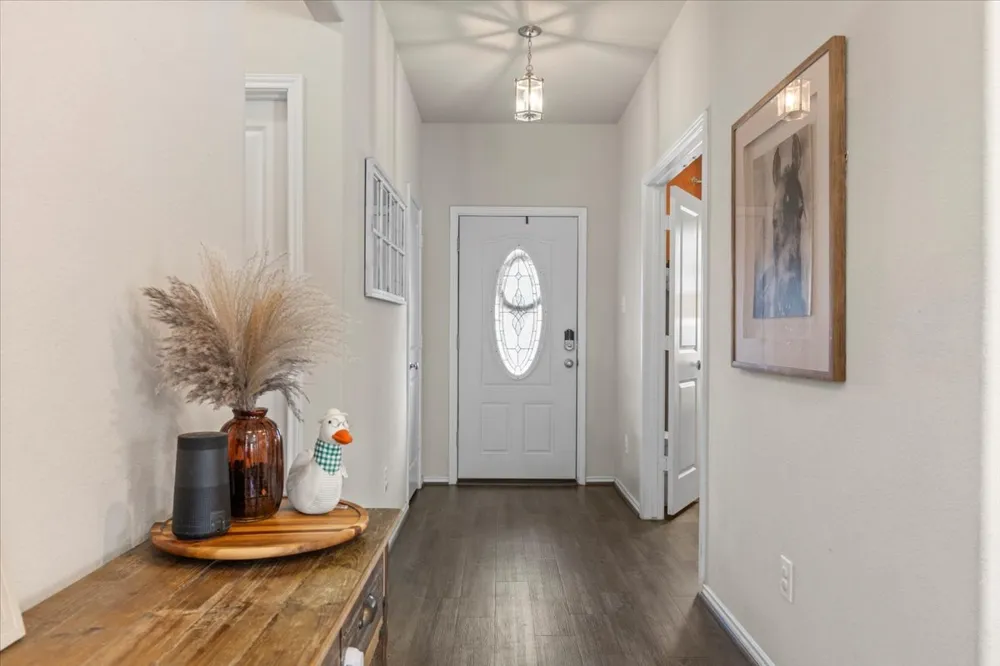104 Cressida Cove Jarrell, TX 76537