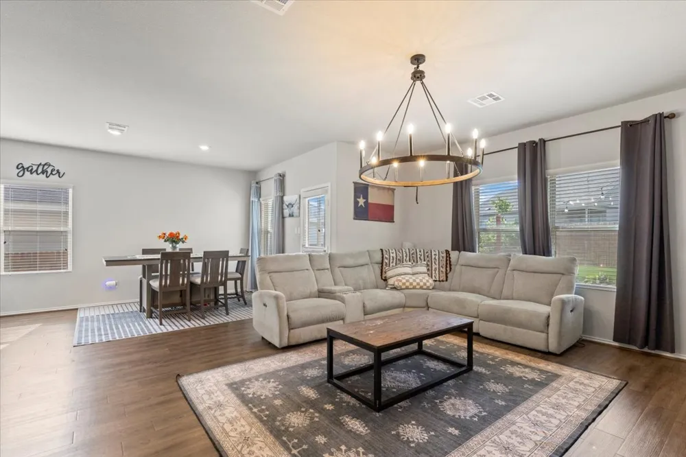 104 Cressida Cove Jarrell, TX 76537
