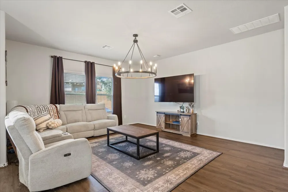 104 Cressida Cove Jarrell, TX 76537