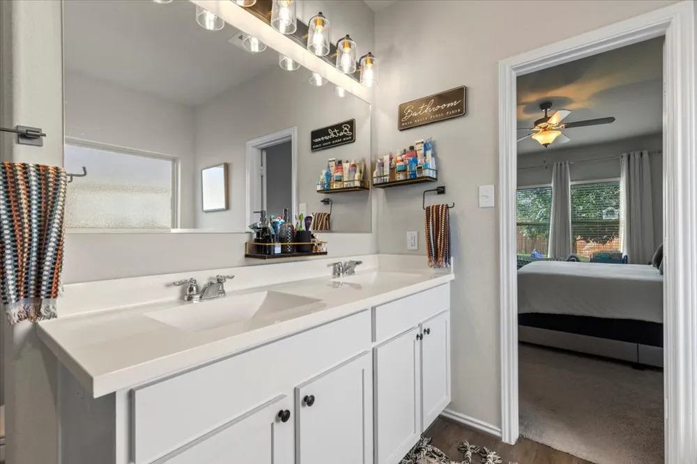 104 Cressida Cove Jarrell, TX 76537