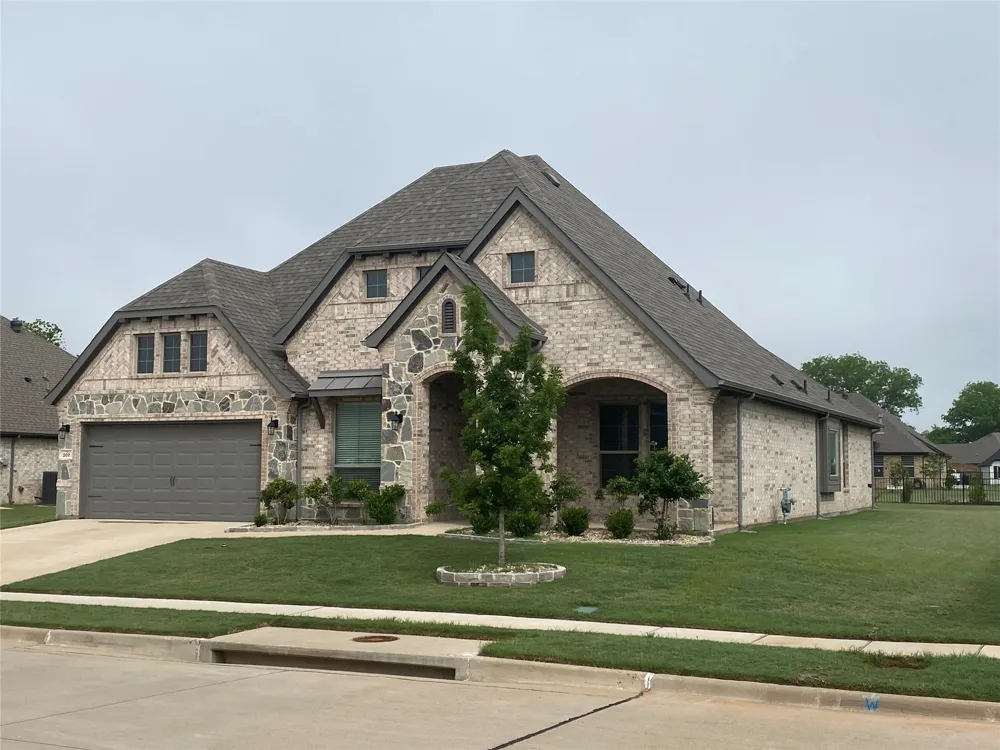 209 Johnson Street Granbury, TX 76048