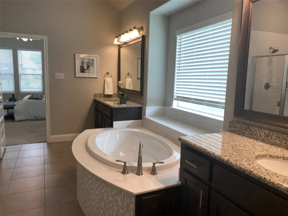209 Johnson Street Granbury, TX 76048