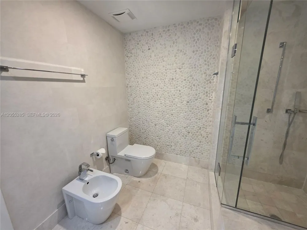 17121 COLLINS AV #2306 Sunny Isles Beach, FL 33160